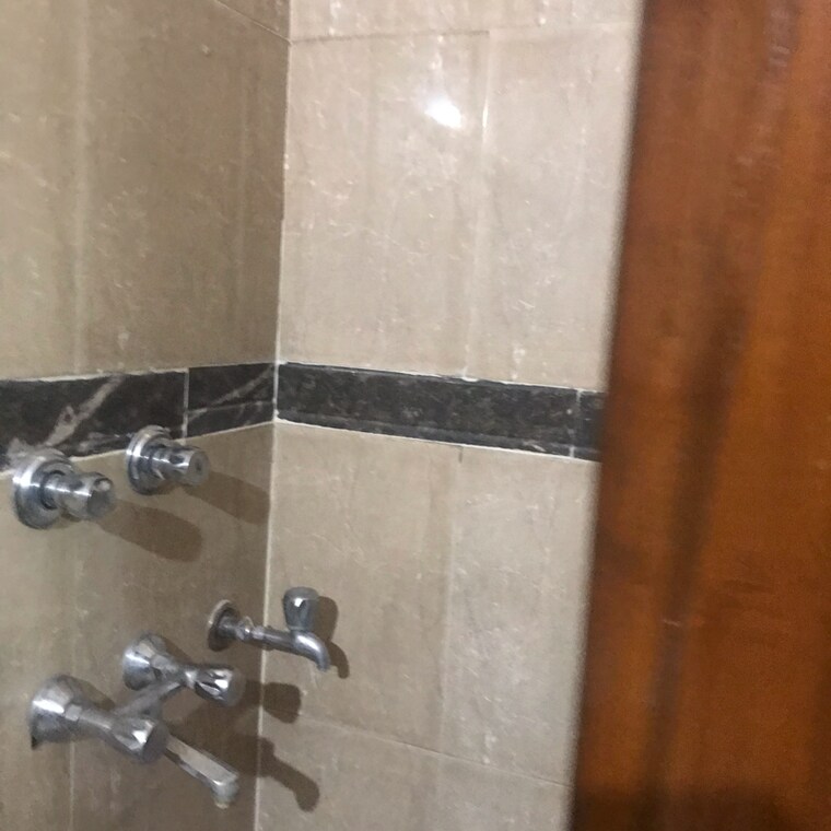 Bathroom, lajpat nagar i 2 Bedroom 900 Sq.Ft. Builder Floor In Lajpat Nagar I Delhi 9571223