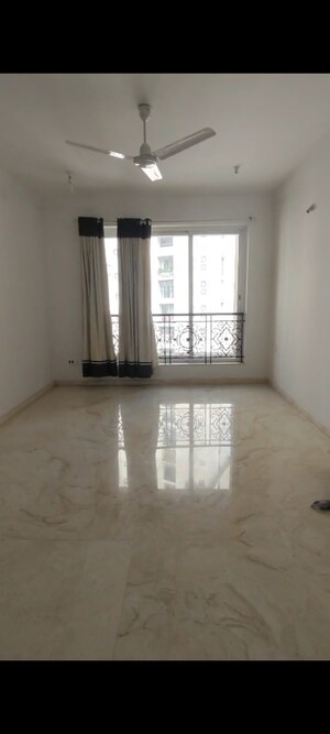 Room in 2.5 BHK Apartment at Hiranandani Paloma, Ghodbunder Road – for Rent