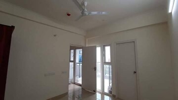 Room in 1 BHK Apartment at Gaur City 2 - 14th Avenue, Sector 16c Greater Noida – for Rent