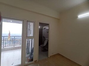 Room in 1 BHK Apartment at Gaur City 2 - 14th Avenue, Sector 16c Greater Noida – for Rent