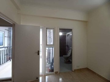 Room in 1 BHK Apartment at Gaur City 2 - 14th Avenue, Sector 16c Greater Noida – for Rent