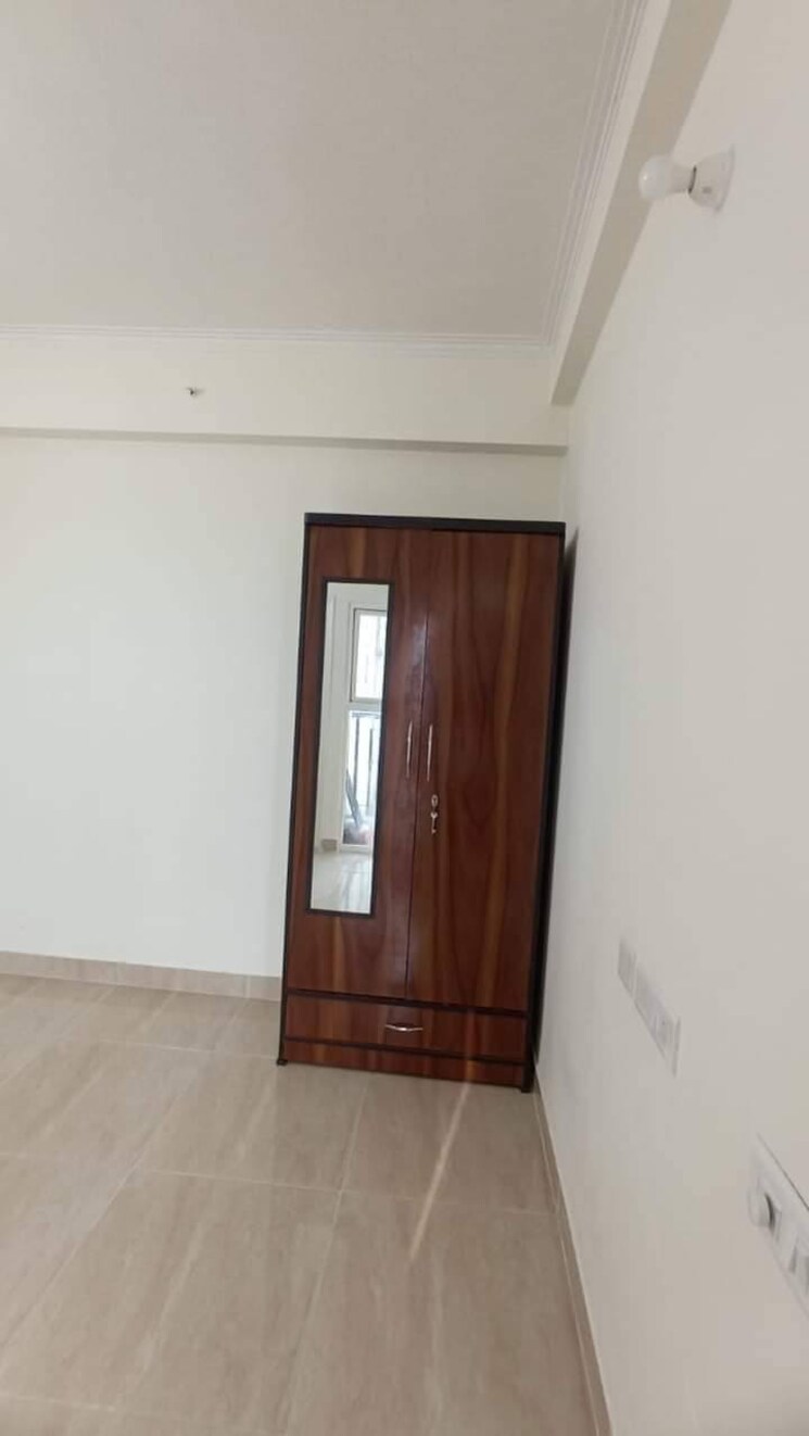 Room, gaur-city-2-14th-avenue 1 Bedroom 450 Sq.Ft. Apartment In Sector 16c Greater Noida Greater Noida 9571240