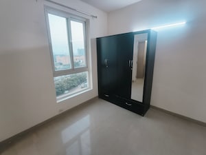 Room in 3 BHK Apartment at Emaar Emerald Estate, Sector 65 – for Rent