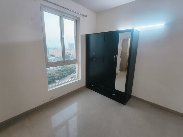 Room, emaar-emerald-estate 3 Bedroom 1395 Sq.Ft. Apartment In Sector 65 Gurgaon 9571276