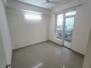 Room in 3 BHK Apartment at Emaar Emerald Estate, Sector 65 – for Rent