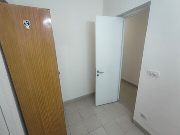 Room in 3 BHK Apartment at Emaar Emerald Estate, Sector 65 – for Rent