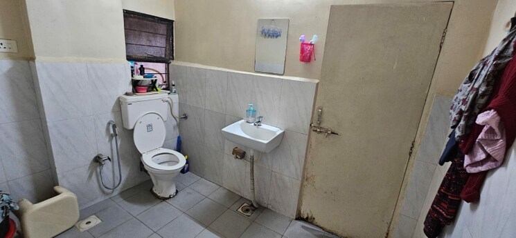 Bathroom, dhankawadi 2 Bedroom 1000 Sq.Ft. Apartment In Dhankawadi Pune 9571340