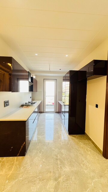 Building Lobby in 3 BHK Builder Floor at Anant Raj Ashok Estate, Sector 63a – for Sale