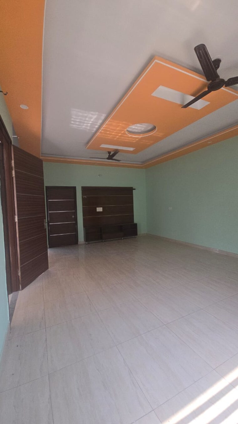 Room, singla-south-city 3 Bedroom 150 Sq.Ft. Independent House In Lohgarh Zirakpur 9571360