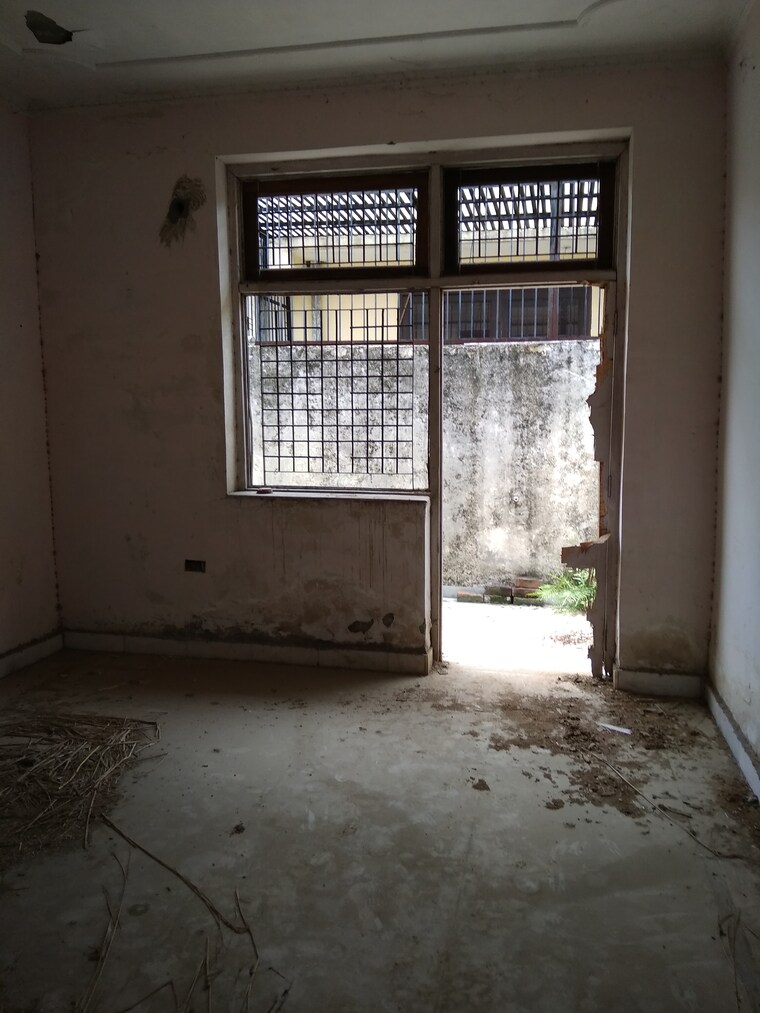 Room, xu iii greater noida 2 Bedroom 120 Sq.Mt. Independent House In Xu Iii Greater Noida Greater Noida 9571273