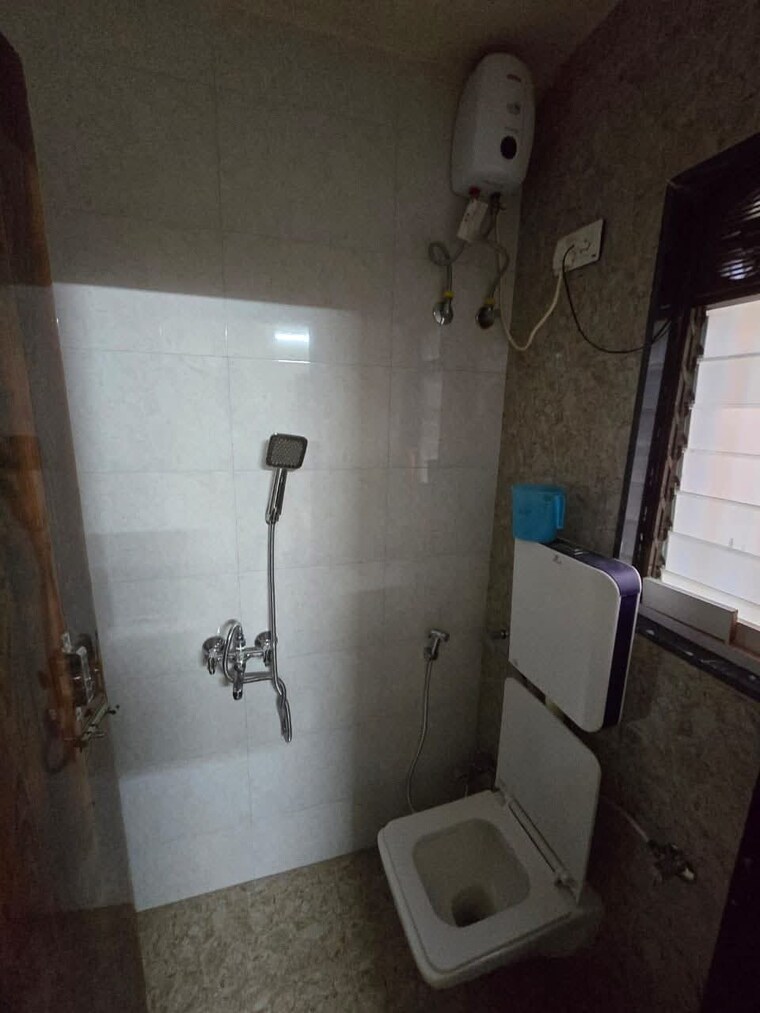 Attached Bathroom, dn nagar 2 Bedroom 520 Sq.Ft. Apartment In Dn Nagar Mumbai 9571361