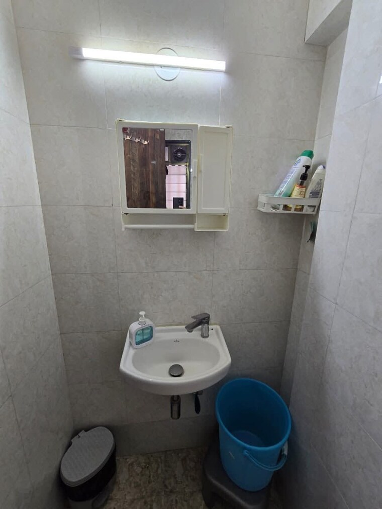 Bathroom, dn nagar 2 Bedroom 520 Sq.Ft. Apartment In Dn Nagar Mumbai 9571361