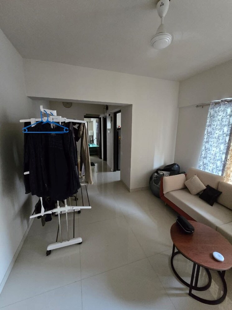 Living Room, dn nagar 2 Bedroom 520 Sq.Ft. Apartment In Dn Nagar Mumbai 9571361