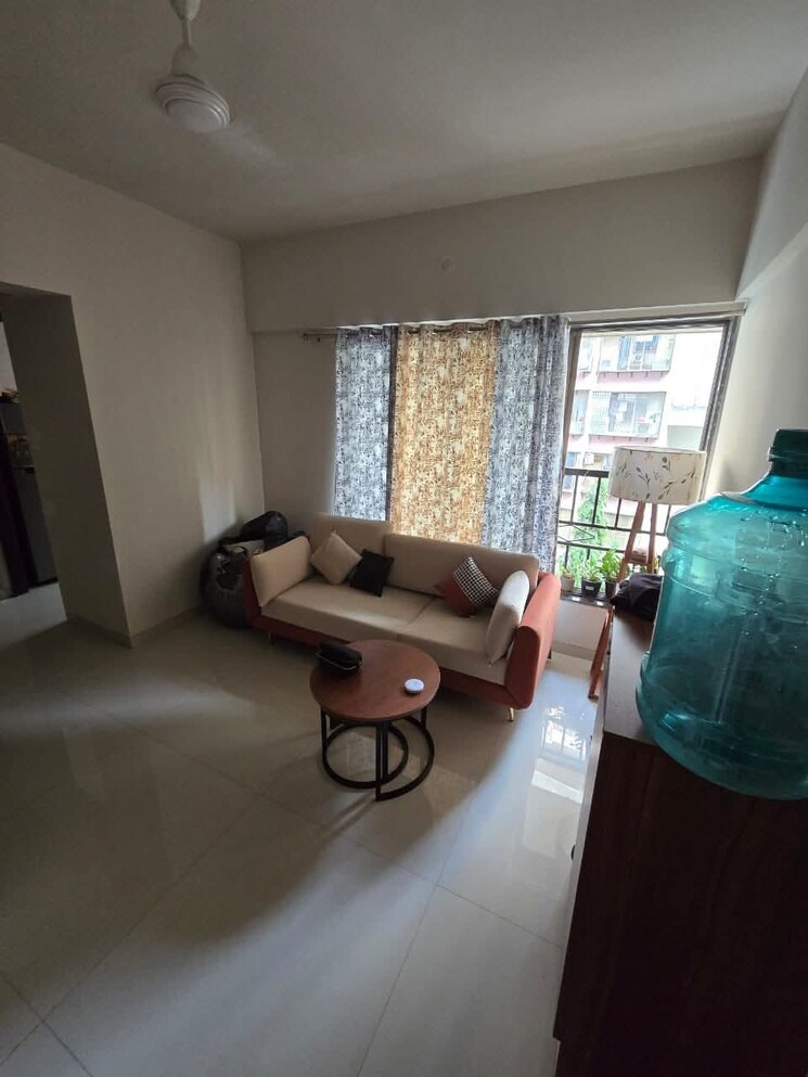 Living Room, dn nagar 2 Bedroom 520 Sq.Ft. Apartment In Dn Nagar Mumbai 9571361