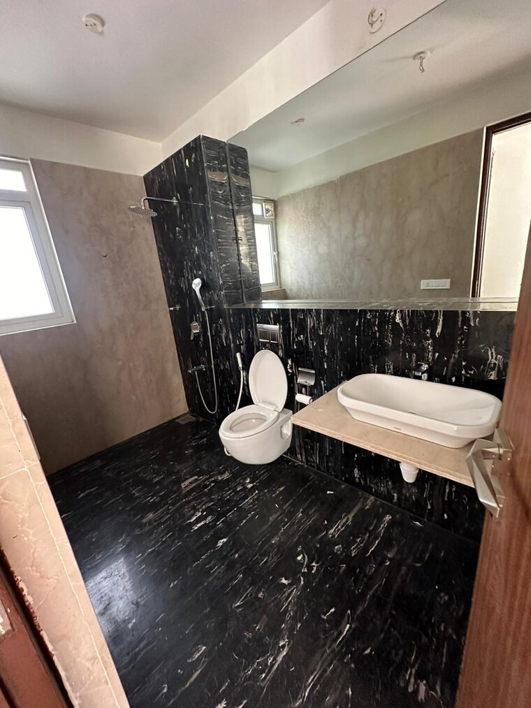 Bathroom, omkar-alta-monte 3.5 Bedroom 2380 Sq.Ft. Apartment In Malad East Mumbai 9571342