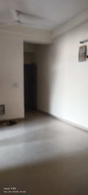 Room in 2.5 BHK Apartment at Mahagun Mywoods, Sector 16c Greater Noida – for Rent