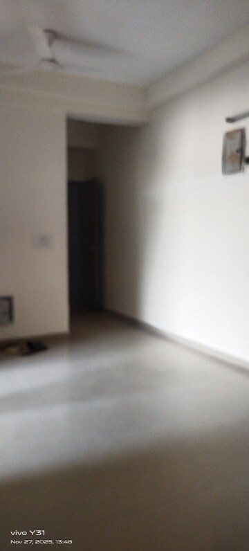 Room in 2.5 BHK Apartment at Mahagun Mywoods, Sector 16c Greater Noida – for Rent