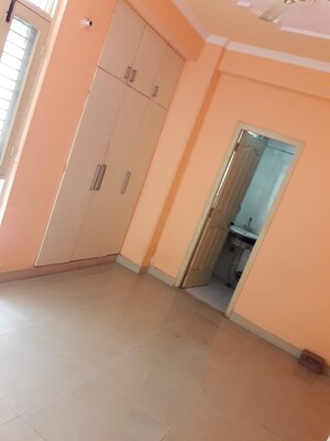 Room in 3.5 BHK Apartment at Gulmohur Tower, Shastri Nagar – for Rent