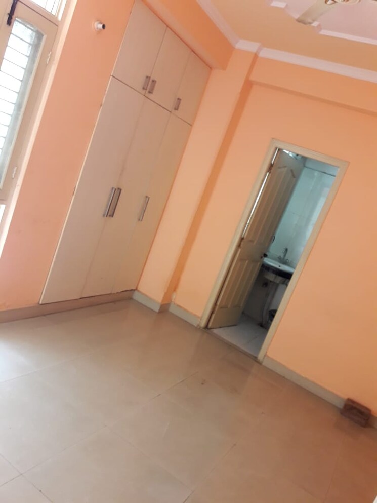 Room, gulmohur-tower 3.5 Bedroom 1600 Sq.Ft. Apartment In Shastri Nagar Ghaziabad 9571484