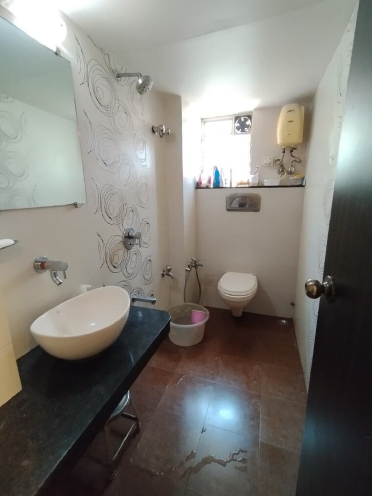 Bathroom, khar west 2 Bedroom 700 Sq.Ft. Apartment In Khar West Mumbai 9571455
