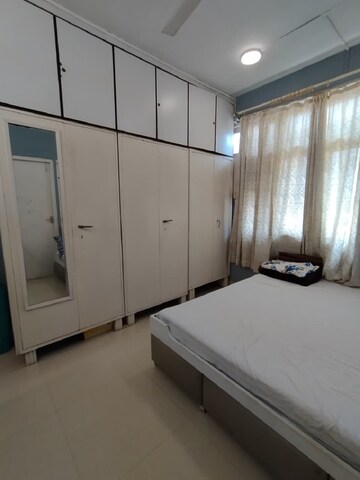 Bedroom in 2 BHK Apartment at Khar West – for Rent