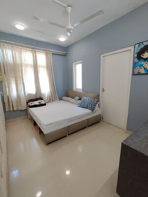 Bedroom in 2 BHK Apartment at Khar West – for Rent