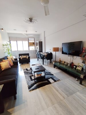 2 BHK Apartment For Rent in Khar West