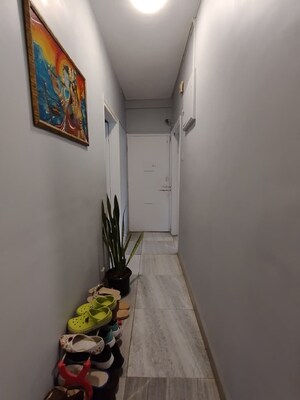 Furnished Amenities in 2 BHK Apartment at Khar West – for Rent