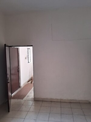 Room in 2 BHK Apartment at Unitech Unihomes II, Sector 117 – for Rent