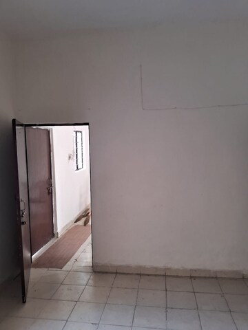 Room in 2 BHK Apartment at Unitech Unihomes II, Sector 117 – for Rent