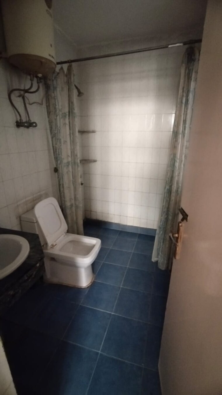 Bathroom, sector 24 4 Bedroom 3000 Sq.Ft. Apartment In Sector 24 Gurgaon 9571464