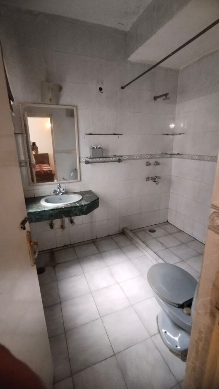 Bathroom, sector 24 4 Bedroom 3000 Sq.Ft. Apartment In Sector 24 Gurgaon 9571464