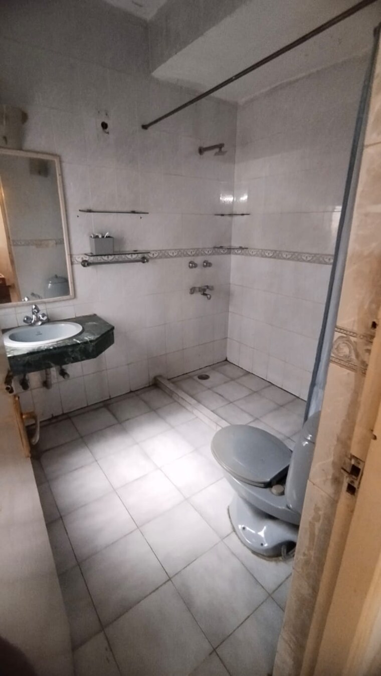 Bathroom, sector 24 4 Bedroom 3000 Sq.Ft. Apartment In Sector 24 Gurgaon 9571464