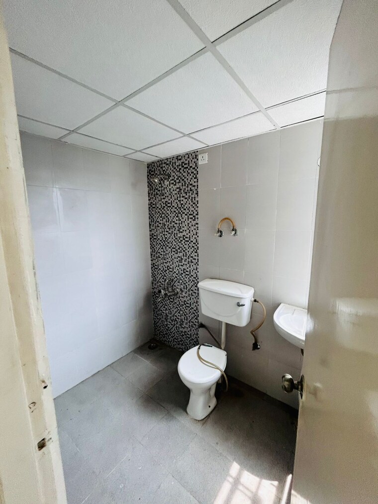 Bathroom, signature-global-signum-107 2 Bedroom 577 Sq.Ft. Apartment In Sector 107 Gurgaon 9571503