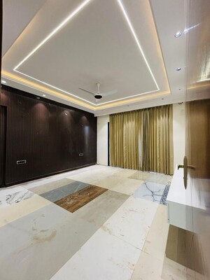 Kitchen in 3 BHK Builder Floor at BPTP Green Oaks, Sector 70a – for Sale