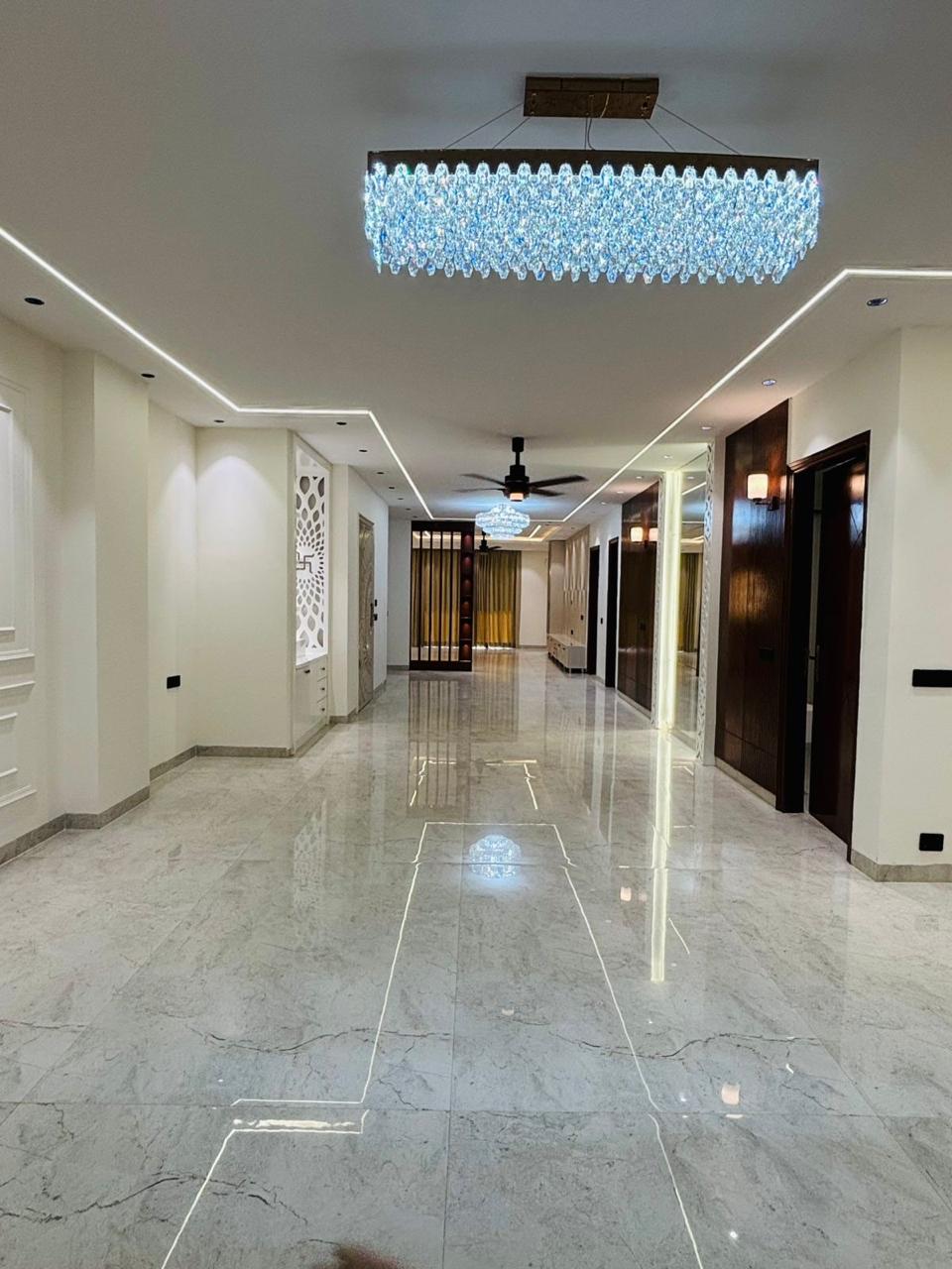 3 BHK 180 Sq.Ft. Builder Floor in BPTP Green Oaks