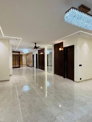 Room in 3 BHK Builder Floor at BPTP Green Oaks, Sector 70a – for Sale