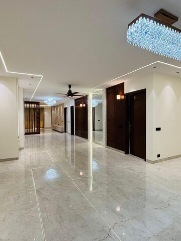 Room in 3 BHK Builder Floor at BPTP Green Oaks, Sector 70a – for Sale