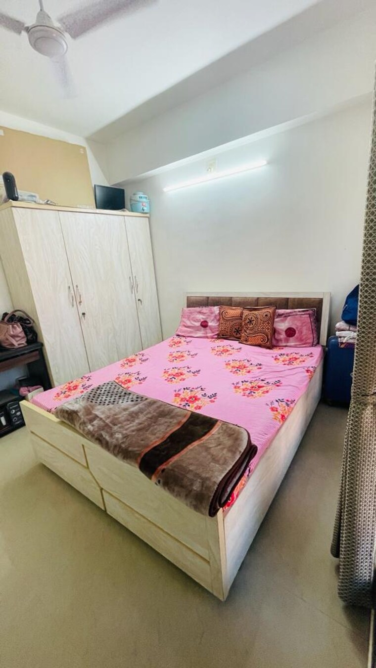 Bedroom, applewood-satyesh-residency 1 Bedroom 513 Sq.Ft. Apartment In Shela Ahmedabad 9571537