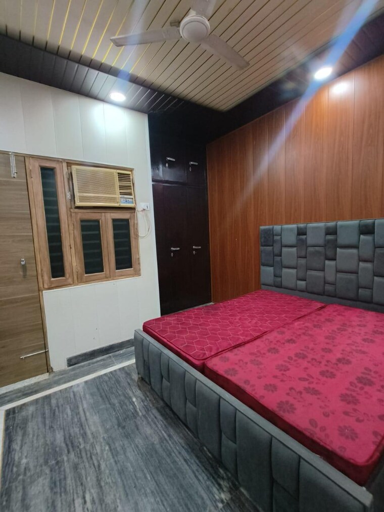 Bedroom, freedom fighters enclave 1 Bedroom 300 Sq.Ft. Apartment In Freedom Fighters Enclave Delhi 9571567