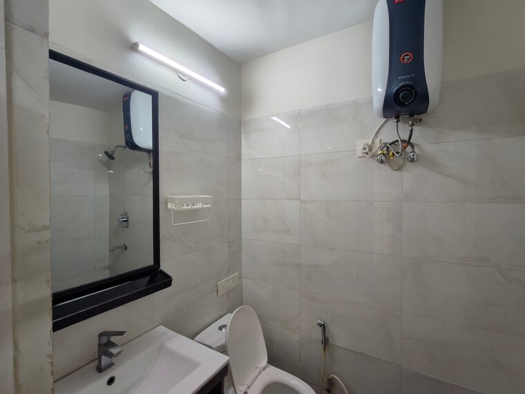 Bathroom, tulip-violet 3 Bedroom 1578 Sq.Ft. Apartment In Sector 69 Gurgaon 9571566