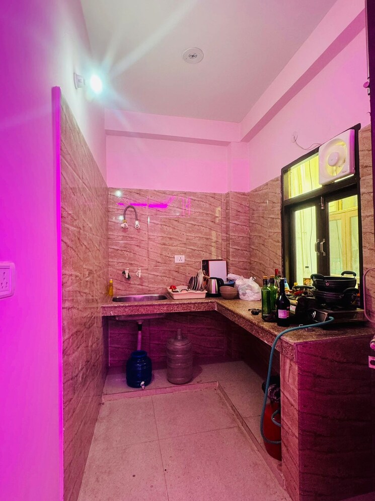 Kitchen, freedom fighters enclave 1 Bedroom 500 Sq.Ft. Apartment In Freedom Fighters Enclave Delhi 9571619