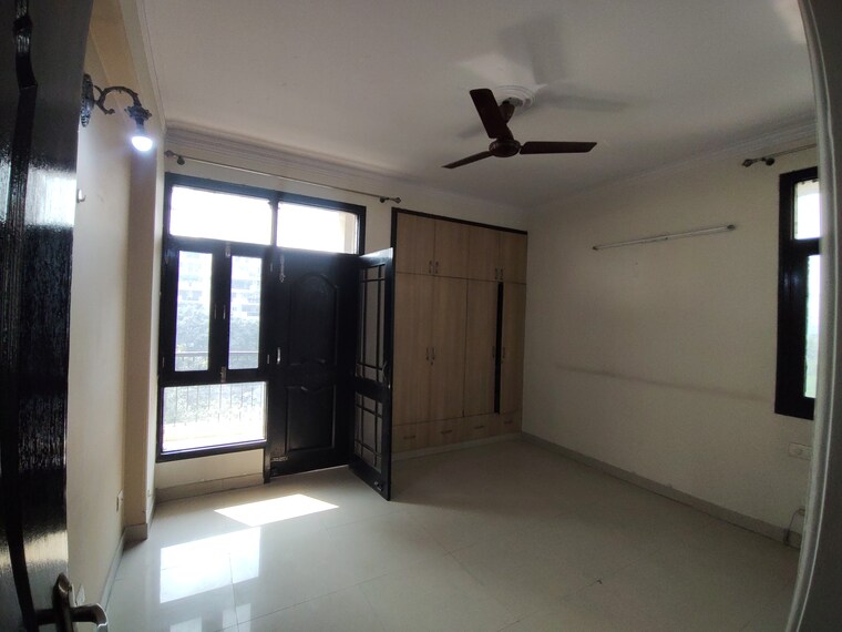Room, purvanchal-silver-city 3 Bedroom 1765 Sq.Ft. Apartment In Sector 93 Noida 9571601