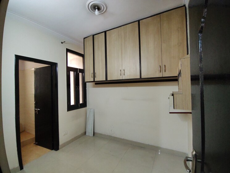 Room, purvanchal-silver-city 3 Bedroom 1765 Sq.Ft. Apartment In Sector 93 Noida 9571601