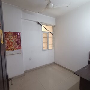 Room in 2.5 BHK Apartment at H R Buildcon Elite Homz, Sector 77 – for Rent