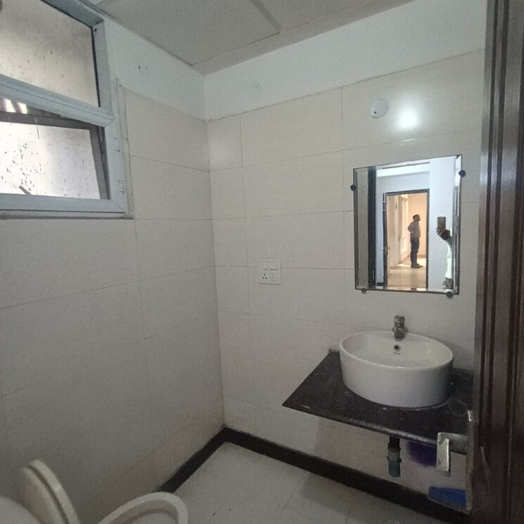 Bathroom, h-r-buildcon-elite-homz 2.5 Bedroom 1317 Sq.Ft. Apartment In Sector 77 Noida 9571622