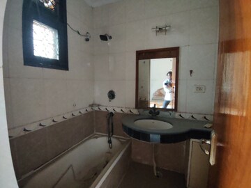 Kitchen in 3 BHK Apartment at Parsvnath Prestige, Sector 93a – for Sale