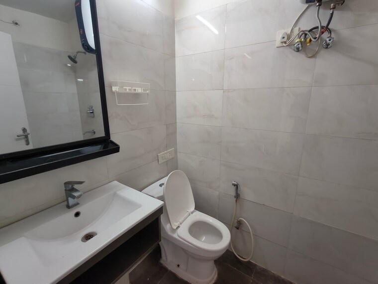 Bathroom, tulip-violet 3 Bedroom 1578 Sq.Ft. Apartment In Sector 69 Gurgaon 9571645