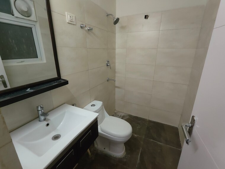 Bathroom, tulip-violet 3 Bedroom 1578 Sq.Ft. Apartment In Sector 69 Gurgaon 9571645