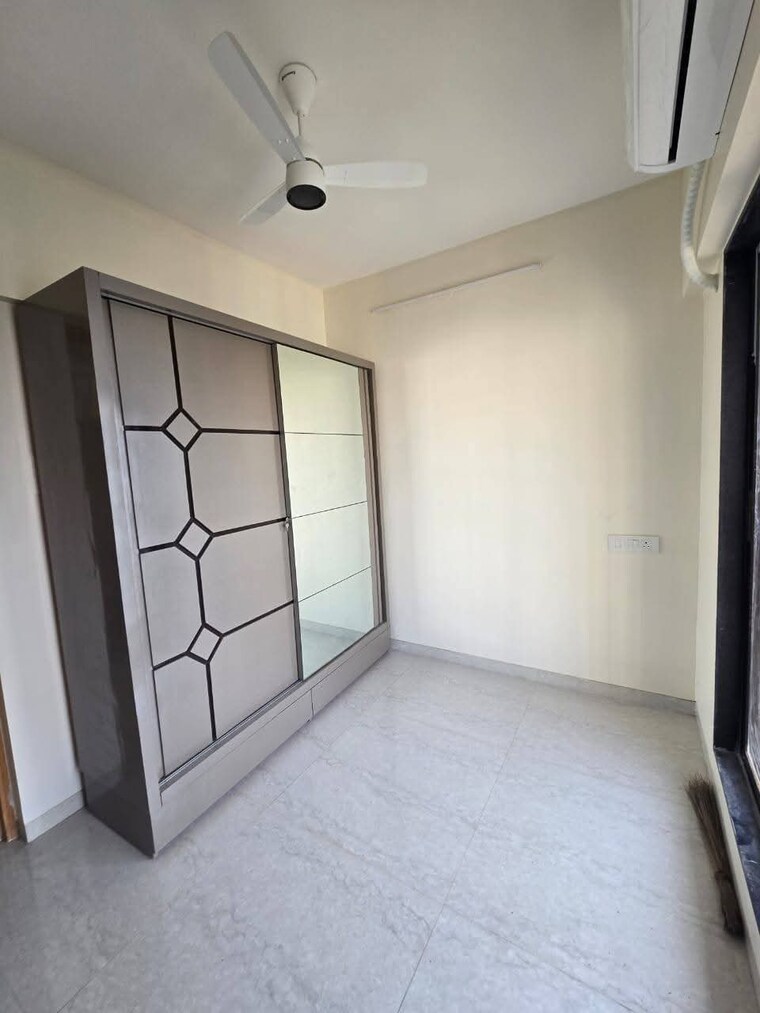 Room, andheri west 2 Bedroom 720 Sq.Ft. Apartment In Andheri West Mumbai 9571659